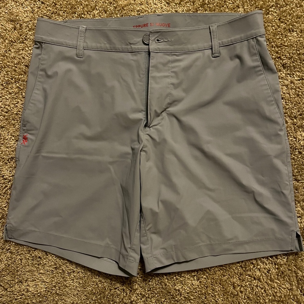 Rhone Resort shorts. Beige. Waist 30. Inseam 7.5.